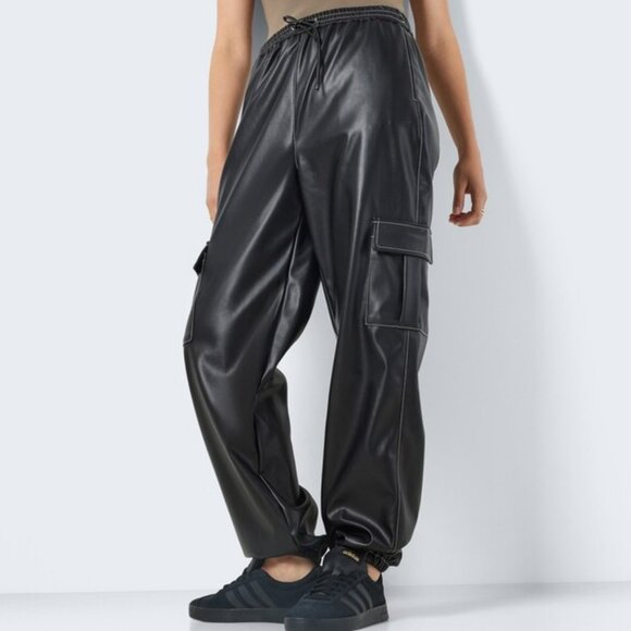 NWT Noisy May Luke Kirby Faux Leather Cargo Pants - Picture 1 of 6